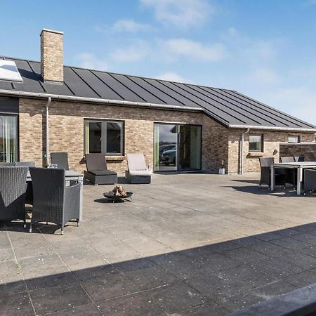 Nice Home In Tarm With Kitchen Buitenkant foto