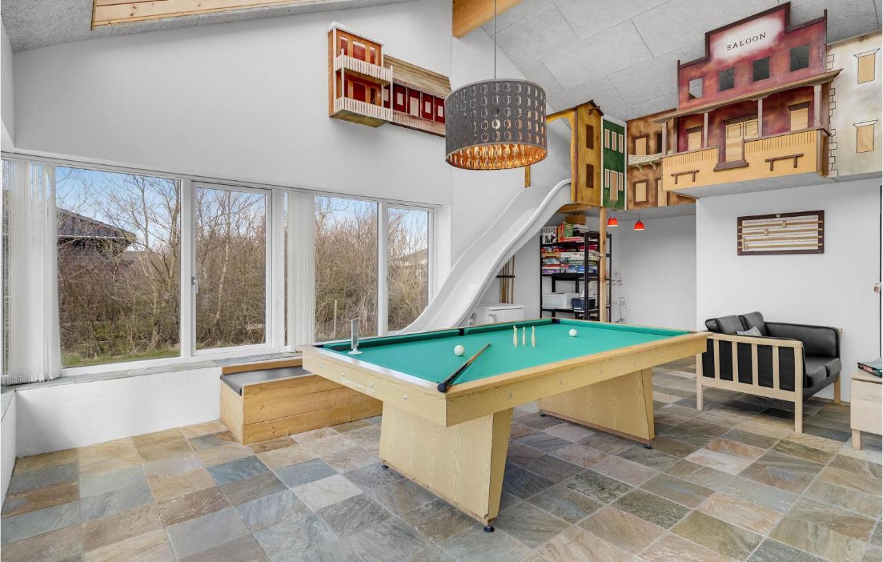 Nice Home In Tarm With Kitchen Buitenkant foto