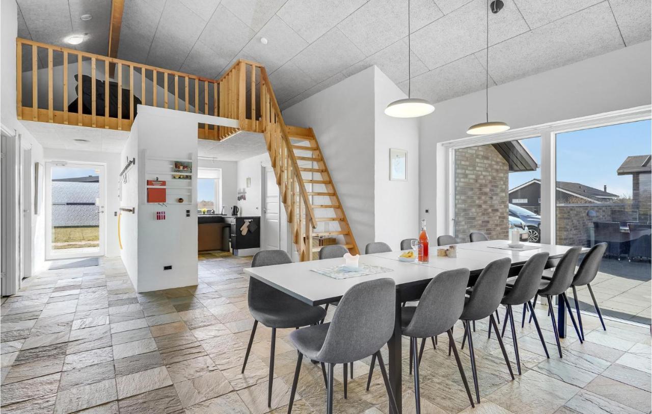 Nice Home In Tarm With Kitchen Buitenkant foto