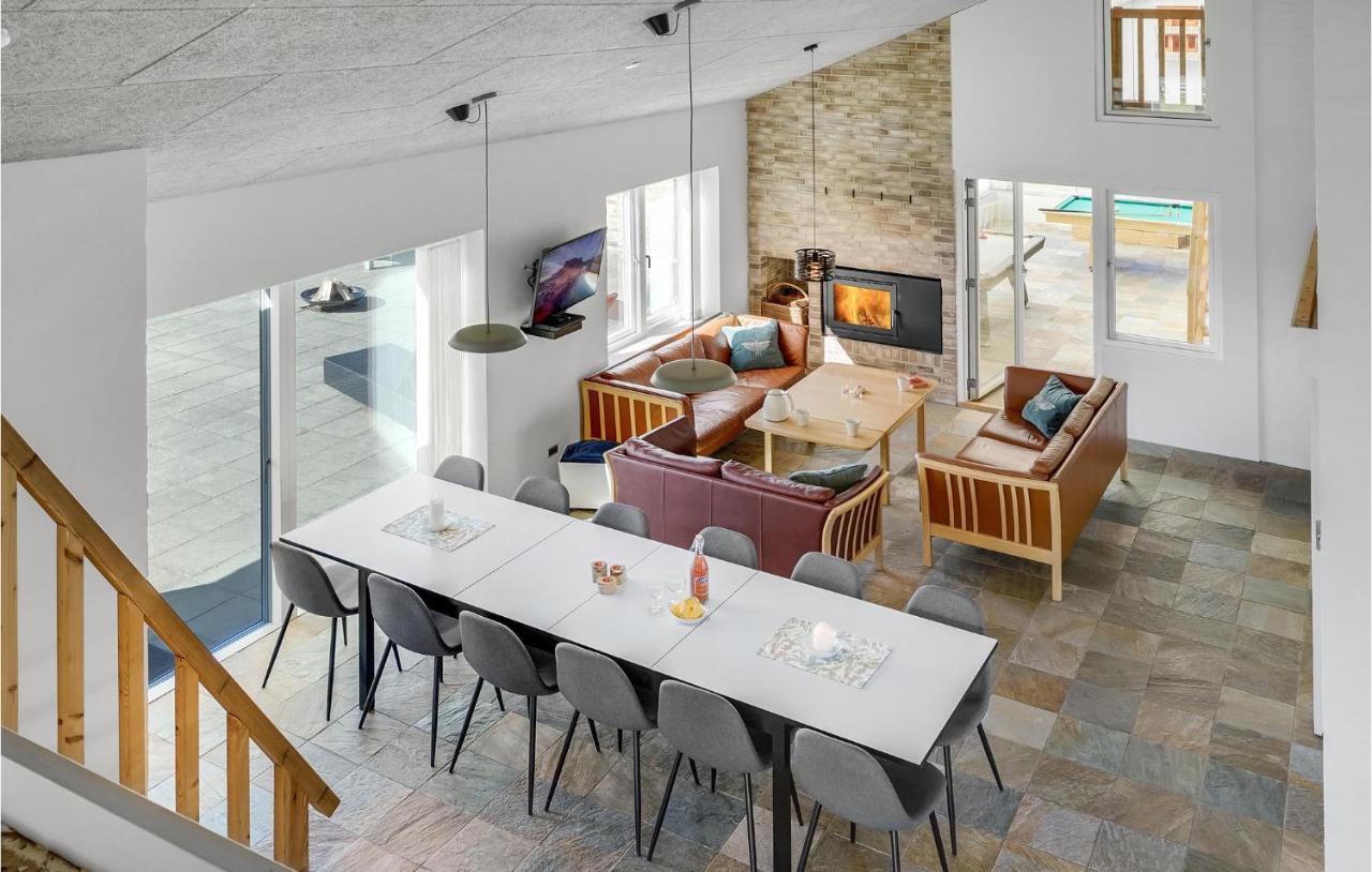 Nice Home In Tarm With Kitchen Buitenkant foto
