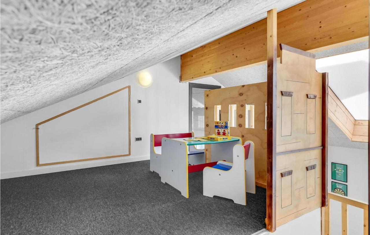 Nice Home In Tarm With Kitchen Buitenkant foto