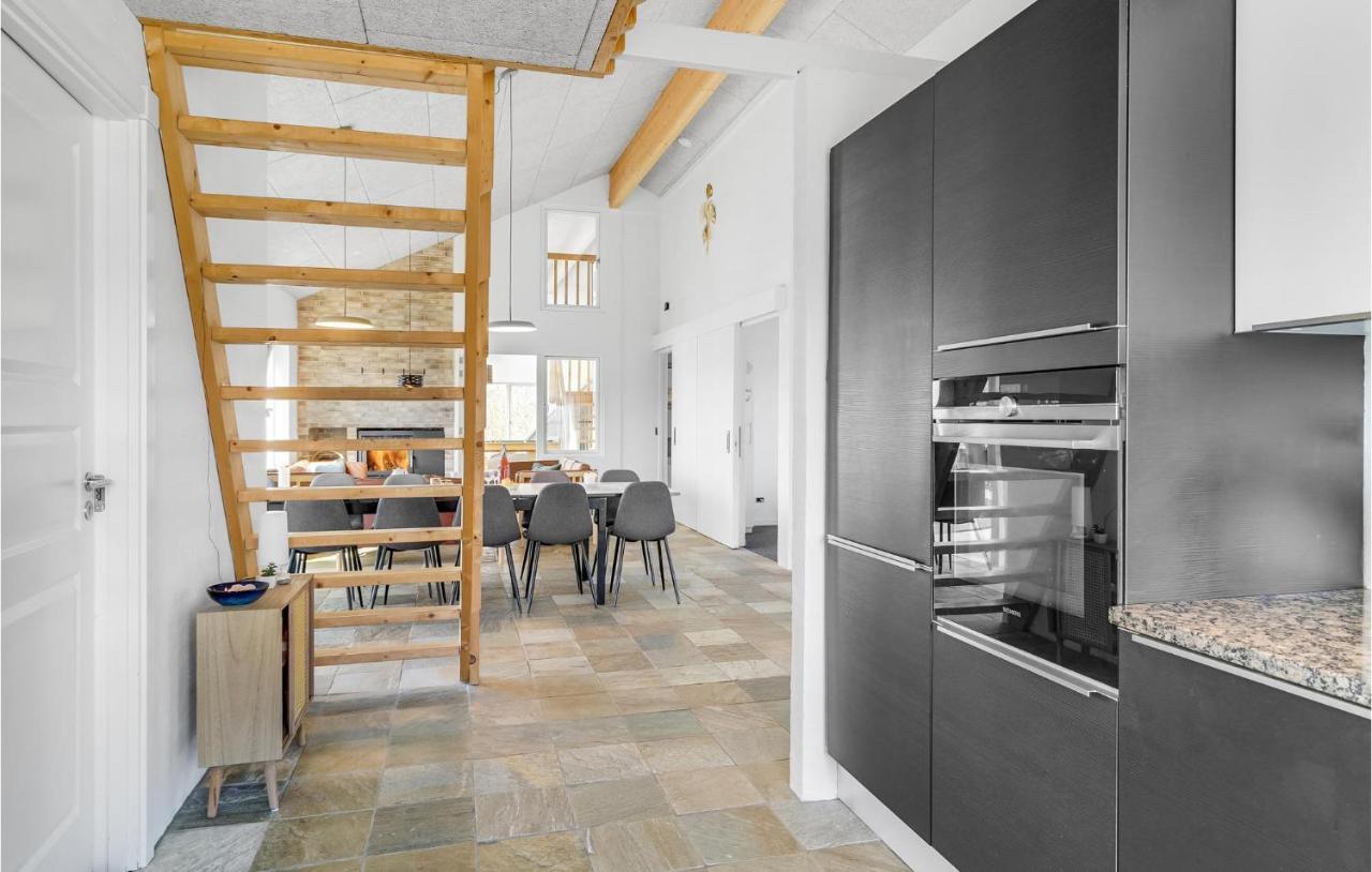 Nice Home In Tarm With Kitchen Buitenkant foto